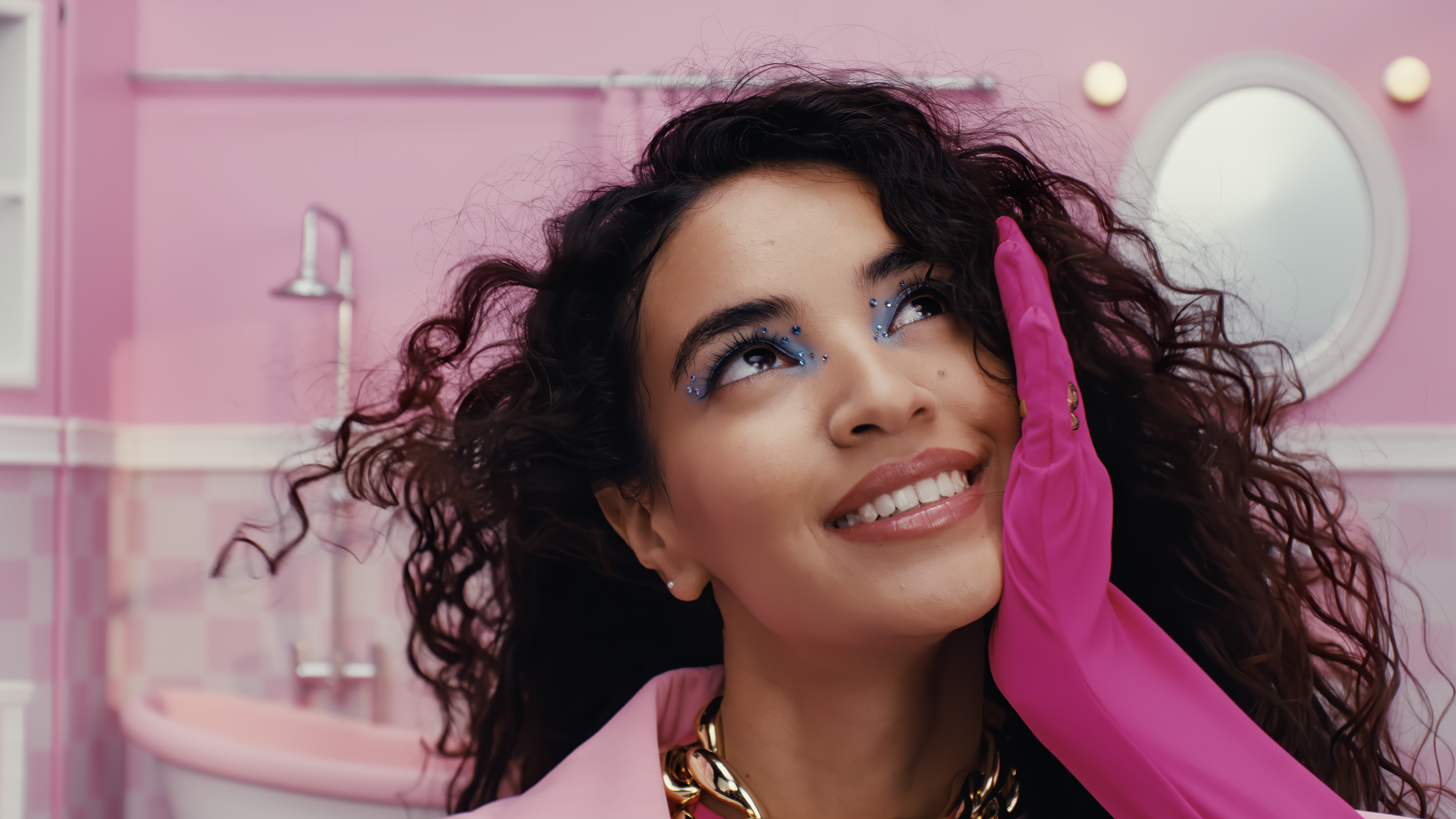 ADORN – OUTSIDE THE BOX